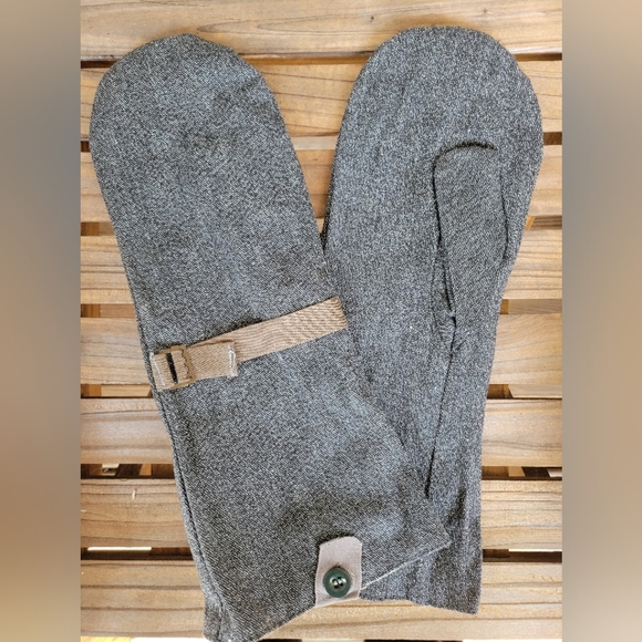 Bundled Vintage Swiss army mittens AND trigger finger gloves - 2 for 1 price - Picture 1 of 9